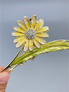 Daisy Clip Women's Personalized Hair Clip