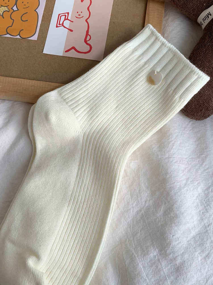 Shell Button Solid Color Socks