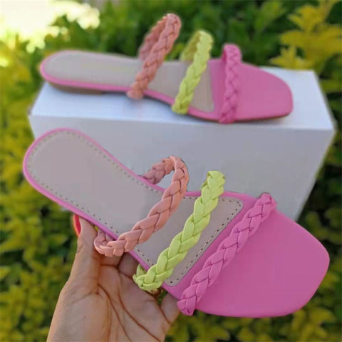 Women's Plus Size Color Matching Beach Slippers with Flat Bottom Woven Hollow Slipper